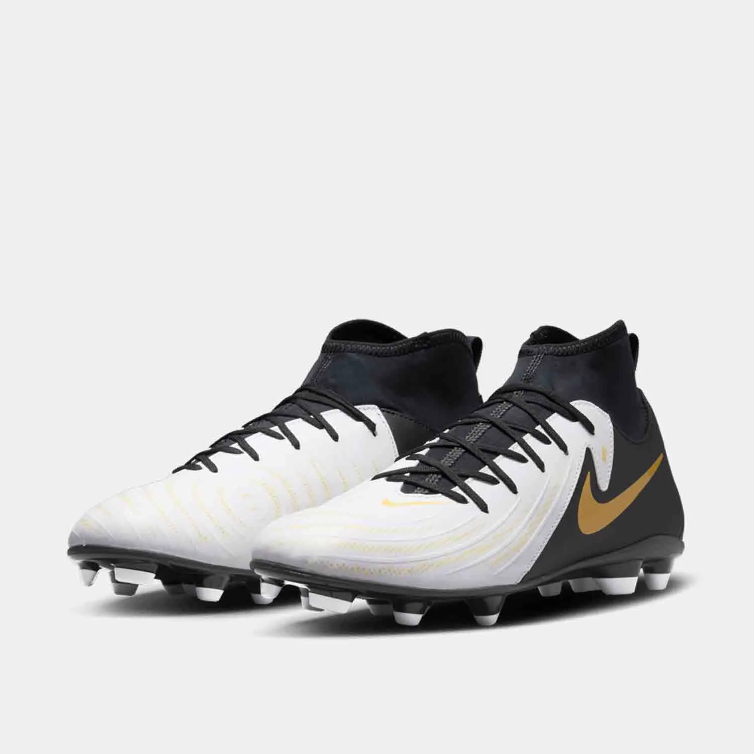 Nike Phantom Luna 2 Club Soccer Cleats